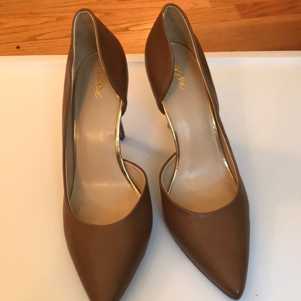 Heels with gold piping